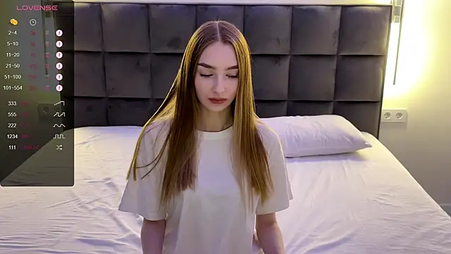 Snapshot of NotElis chatting on 03.09.25 NotElis online show from 03.09.25