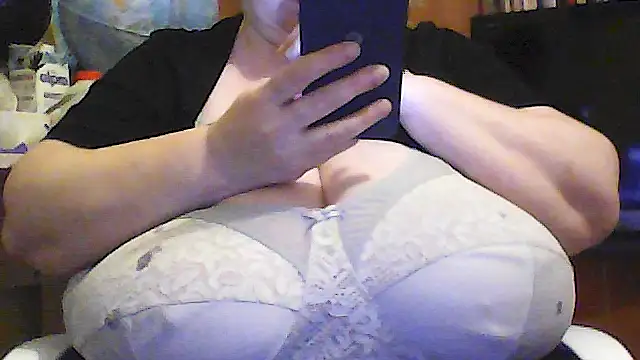 Snapshot of Nataliesbestjuggs chatting on 06.10.26 Nataliesbestjuggs online show from 06.10.26