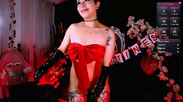 Snapshot of kitty_roxy chatting on 02.16.26 kitty roxy online show from 02.16.26