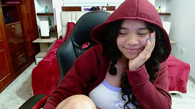 laureentt  online show from 02.07.25