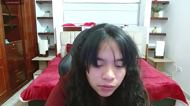 laureentt  online show from 02.11.25