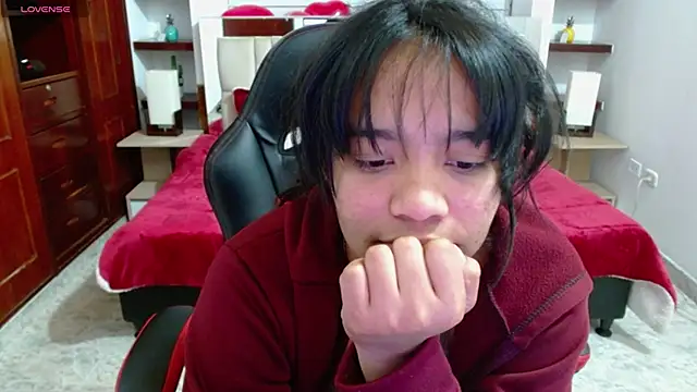 laureentt  online show from 02.12.25