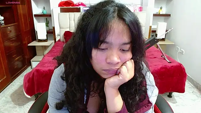 laureentt  online show from 02.18.25