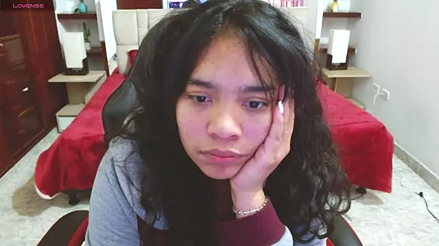 laureentt  online show from 02.21.25