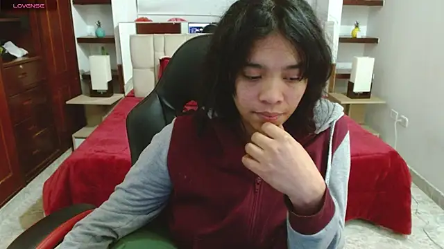 laureentt  online show from 03.08.25