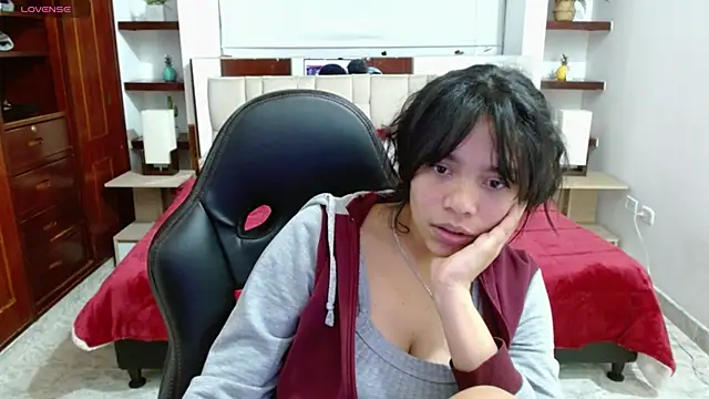 laureentt  online show from 03.17.25