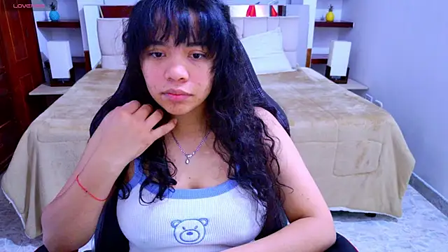 laureentt  online show from 10.04.25