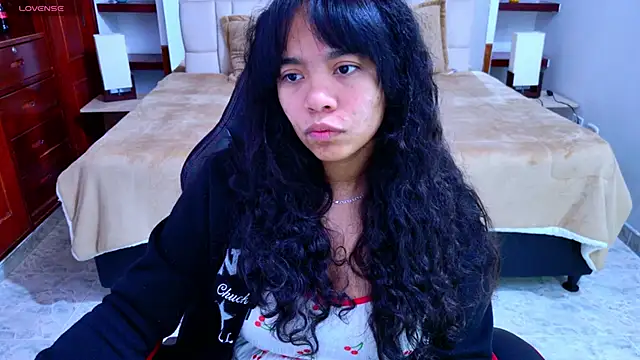 laureentt  online show from 10.09.25