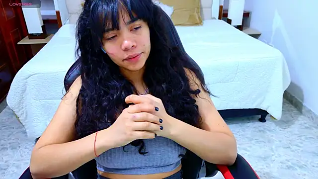 laureentt  online show from 12.22.25