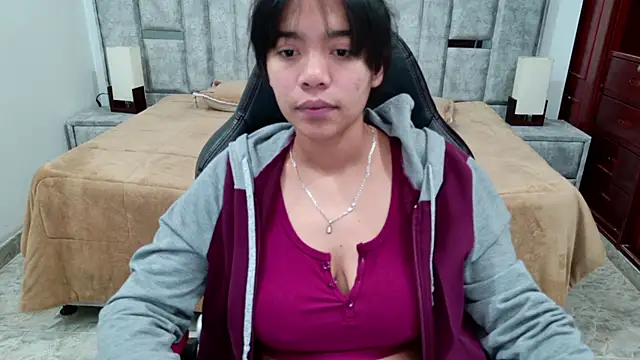 Snapshot of laureentt_ chatting on 04.20.26 laureentt online show from 04.20.26