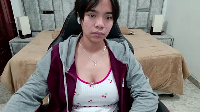 Snapshot of laureentt_ chatting on 04.24.26 laureentt online show from 04.24.26
