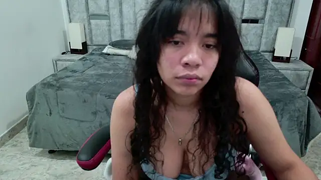 Snapshot of laureentt_ chatting on 06.03.26 laureentt online show from 06.03.26