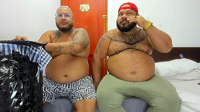 Snapshot of Latino_bigcock chatting on 11.20.25 Latino bigcock online show from 11.20.25