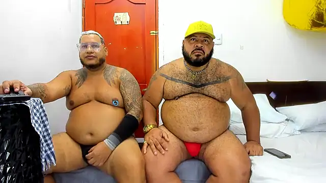 Snapshot of Latino_bigcock chatting on 11.28.25 Latino bigcock online show from 11.28.25