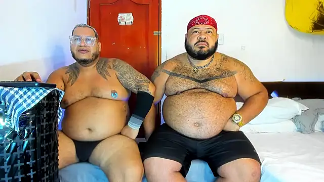 Snapshot of Latino_bigcock chatting on 11.29.25 Latino bigcock online show from 11.29.25