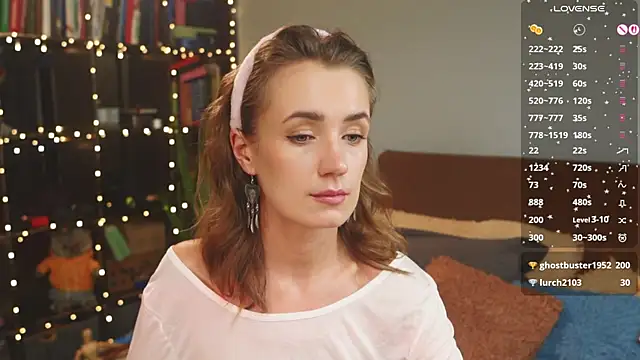 Snapshot of bananya_kitty chatting on 12.20.25 bananya kitty online show from 12.20.25