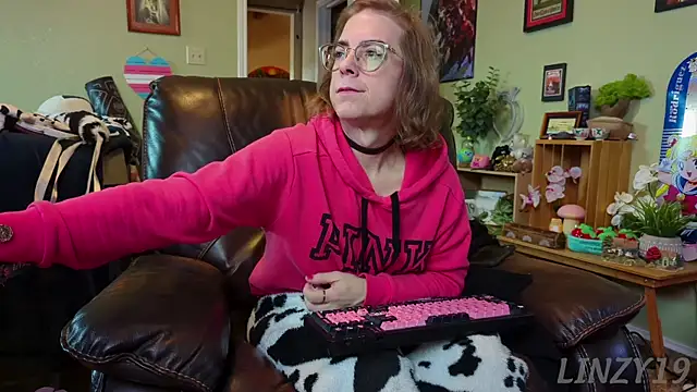 Linzy 19 online show from 01.29.25