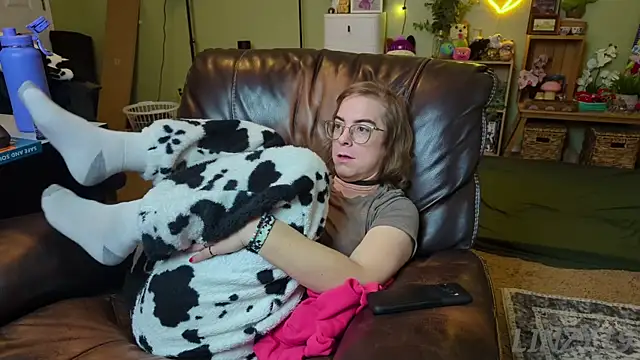 Linzy 19 online show from 01.31.25