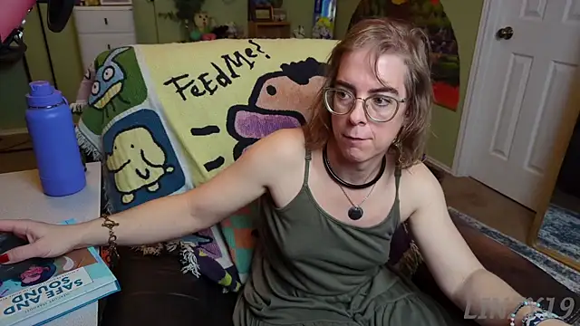 Linzy 19 online show from 02.04.25