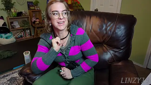 Linzy 19 online show from 02.14.25