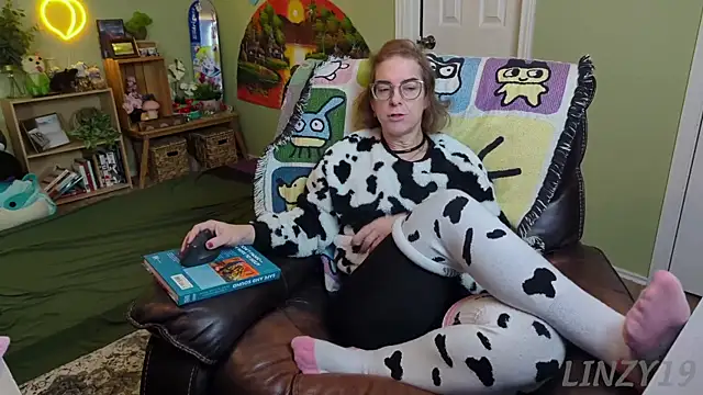 Linzy 19 online show from 02.14.25