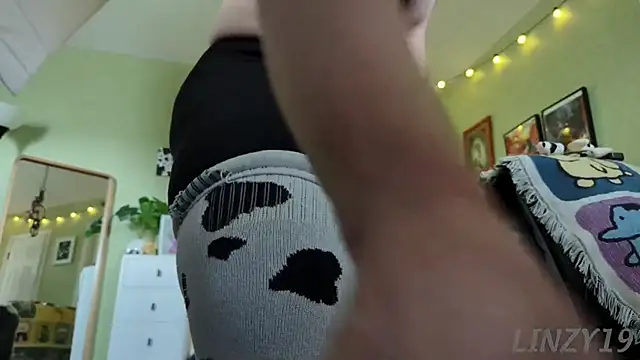 Linzy 19 online show from 02.14.25