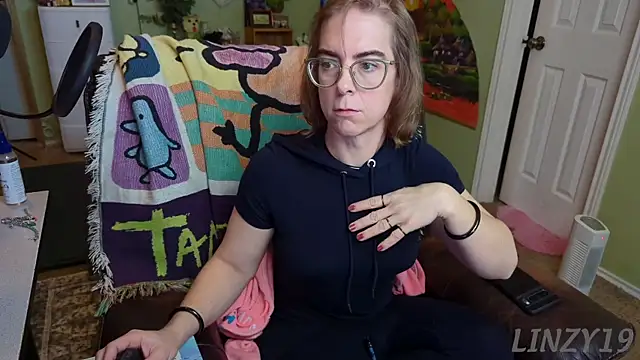 Linzy 19 online show from 02.16.25