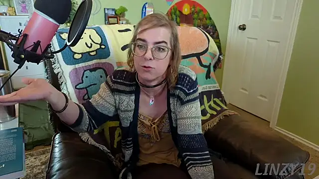 Linzy 19 online show from 02.27.25