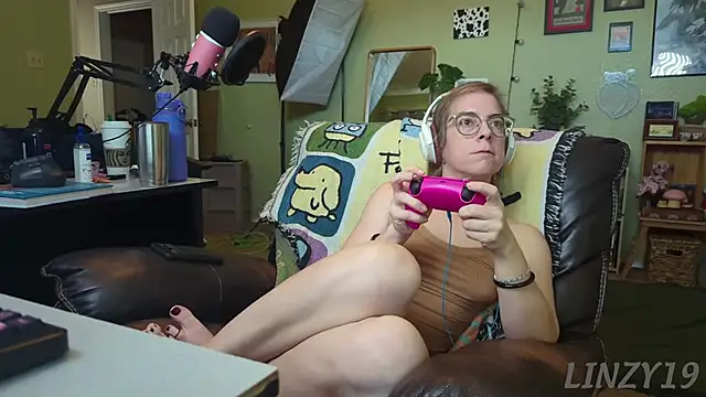 Linzy 19 online show from 03.01.25