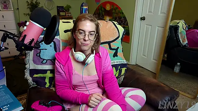 Linzy 19 online show from 03.03.25