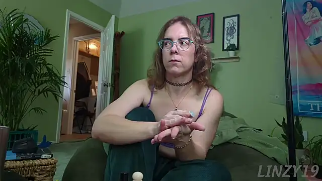 Linzy 19 online show from 01.12.26