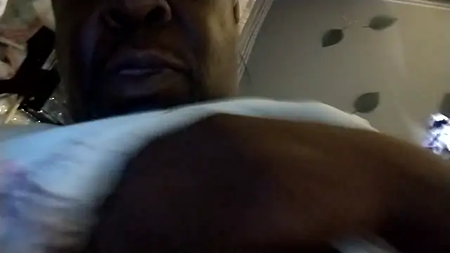 Snapshot of macnificent1fr chatting on 09.25.25 macnificent1fr online show from 09.25.25