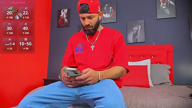 Snapshot of Thiagogomez chatting on 12.10.24 Thiagogomez online show from 12.10.24