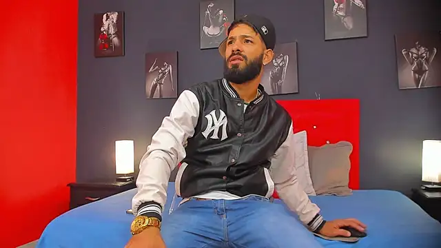 Snapshot of Thiagogomez chatting on 12.11.24 Thiagogomez online show from 12.11.24