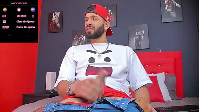 Snapshot of Thiagogomez chatting on 12.13.24 Thiagogomez online show from 12.13.24