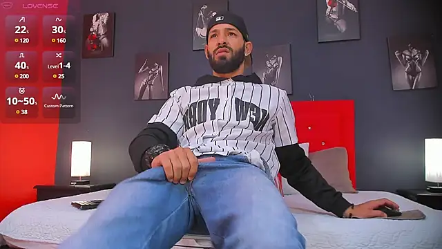 Snapshot of Thiagogomez chatting on 12.17.24 Thiagogomez online show from 12.17.24