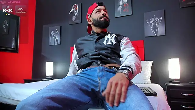 Snapshot of Thiagogomez chatting on 01.03.25 Thiagogomez online show from 01.03.25