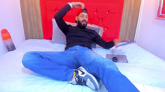 Snapshot of Thiagogomez chatting on 01.24.25 Thiagogomez online show from 01.24.25