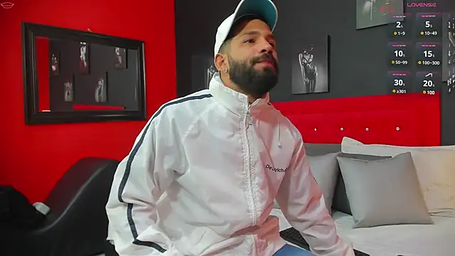 Snapshot of Thiagogomez chatting on 03.04.25 Thiagogomez online show from 03.04.25