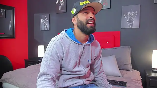 Snapshot of Thiagogomez chatting on 03.19.25 Thiagogomez online show from 03.19.25