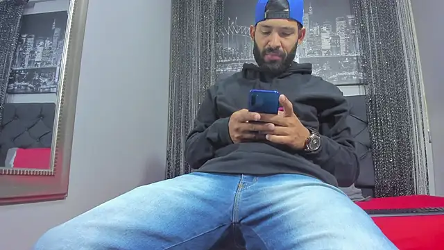 Snapshot of Thiagogomez chatting on 03.20.25 Thiagogomez online show from 03.20.25