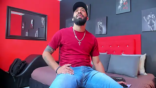 Snapshot of Thiagogomez chatting on 09.11.25 Thiagogomez online show from 09.11.25