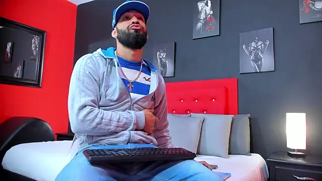 Snapshot of Thiagogomez chatting on 09.12.25 Thiagogomez online show from 09.12.25