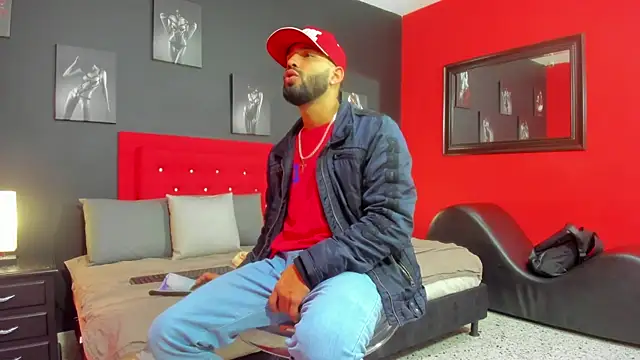 Snapshot of Thiagogomez chatting on 10.22.25 Thiagogomez online show from 10.22.25