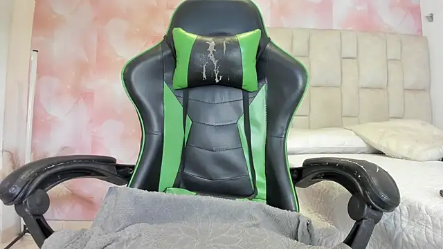 aida rose  online show from 04.13.26