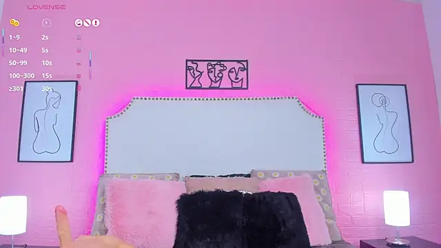 Snapshot of charlotte_kisss chatting on 10.15.25 charlotte kisss online show from 10.15.25