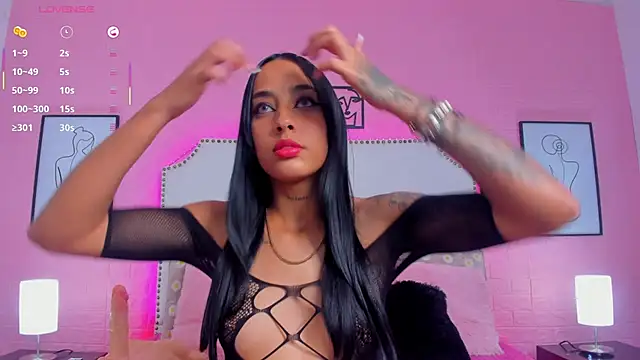 Snapshot of charlotte_kisss chatting on 11.20.25 charlotte kisss online show from 11.20.25