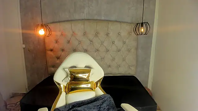 Snapshot of Alice_Laurentt chatting on 02.27.25 Alice Laurentt online show from 02.27.25