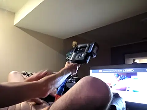 Snapshot of Travislovescum chatting on 10.27.25 Travislovescum online show from 10.27.25