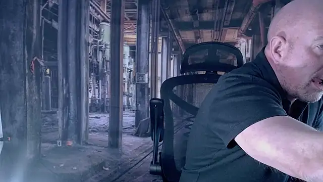 Snapshot of ManlyPrisonGuy chatting on 11.27.25 ManlyPrisonGuy online show from 11.27.25